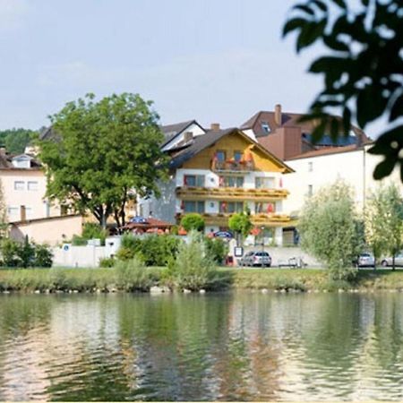 Landgasthof Moser & Restaurant Bootshaus Windorf  Экстерьер фото